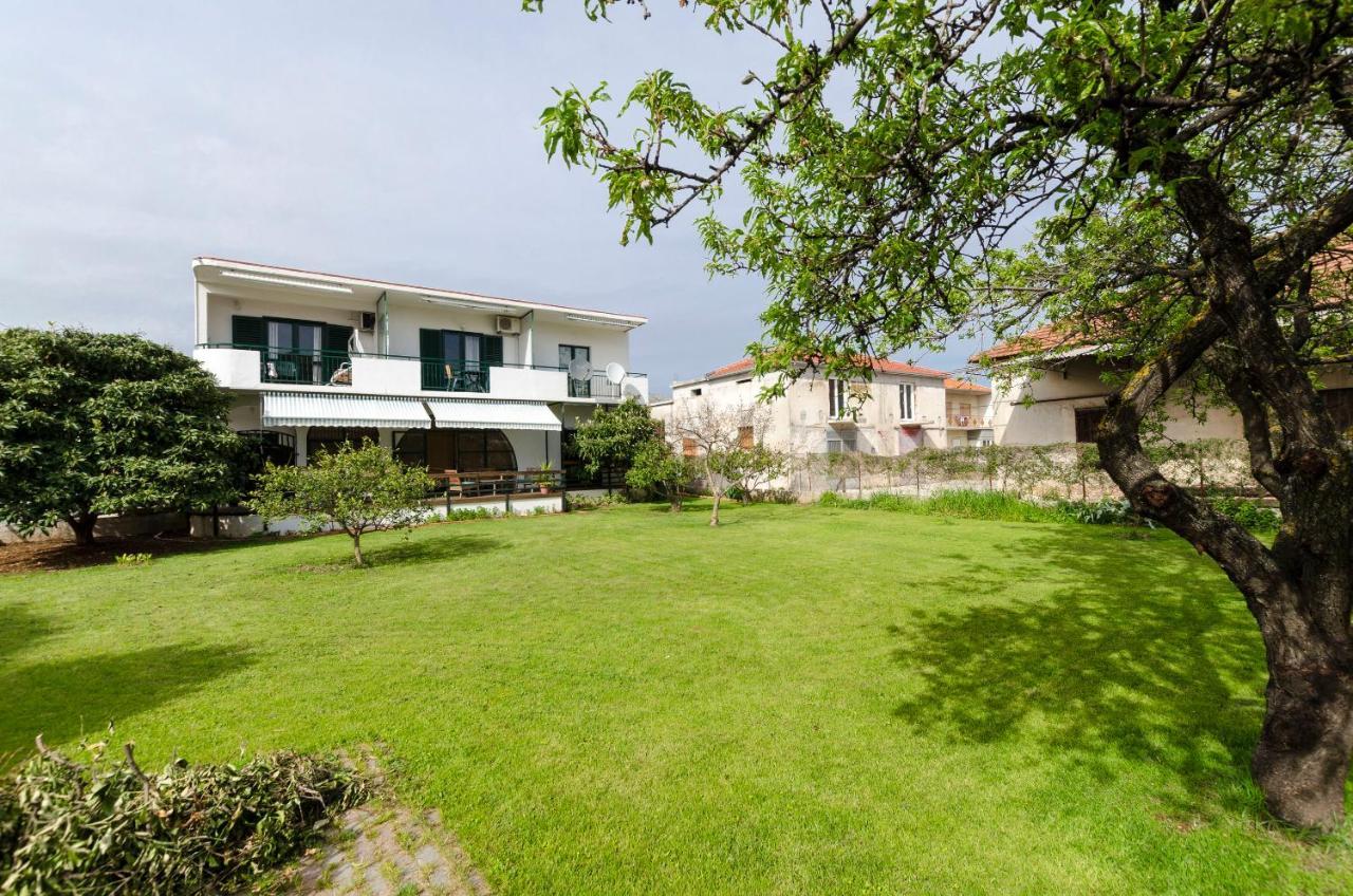 Apartments Katja Trogir Exterior foto